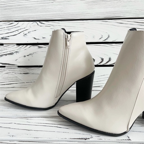 Pointed toe Bootie - Picture 2 of 5